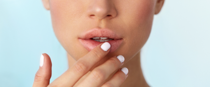 Lip tenting: volume e definizione alle labbra più mature