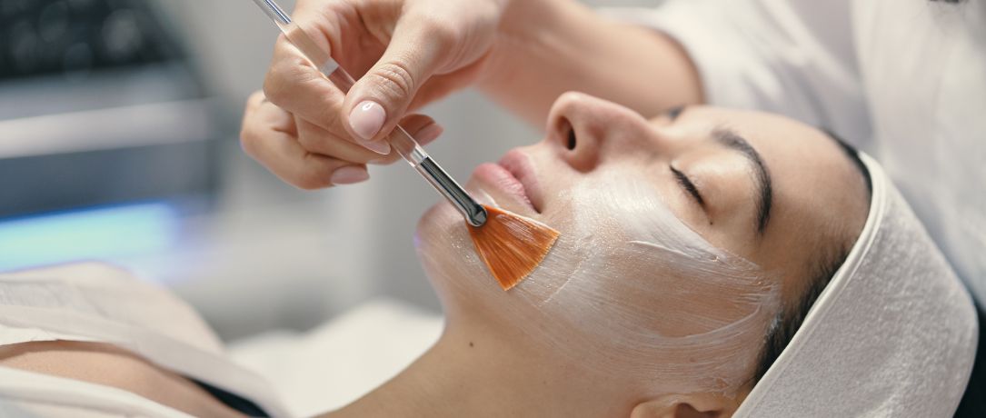 Peeling bifasico con acido tricloroacetico per una pelle rigenerata e luminosa