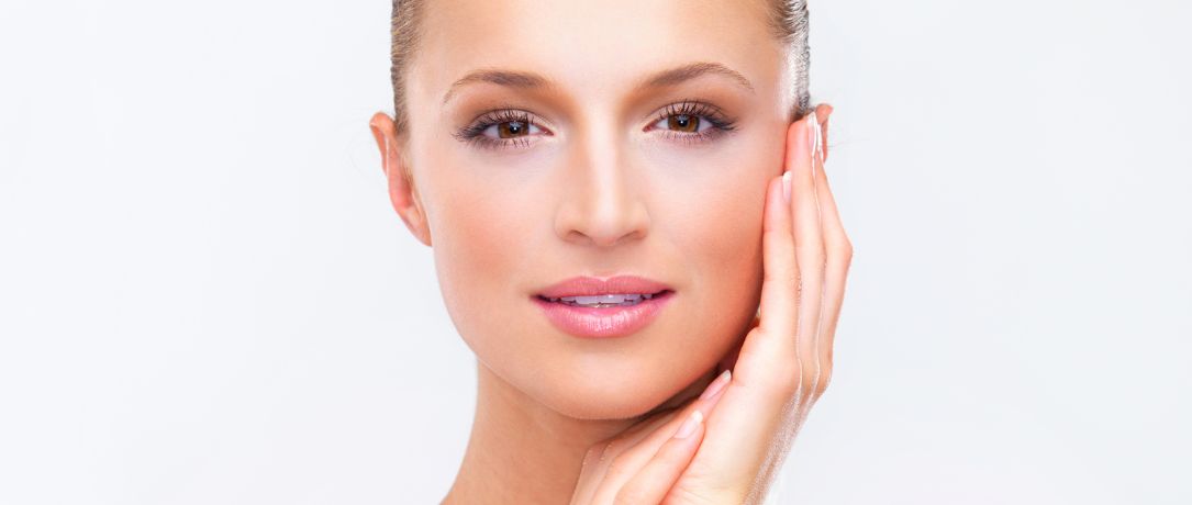 Facelift viso: perché oggi si combina con la medicina estetica